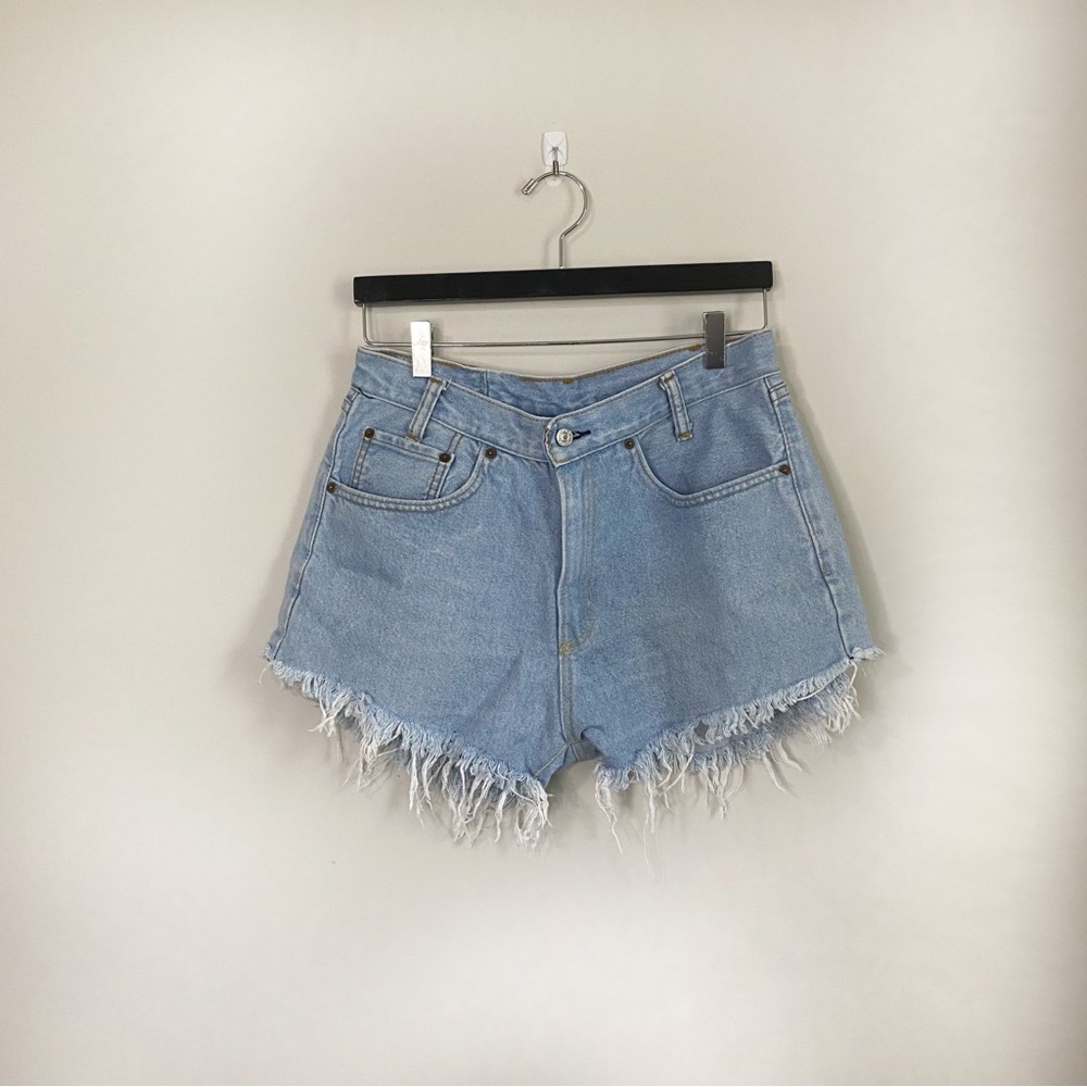 [Levi's] Light Wash 505 Distressed Raw Hem Denim Shorts